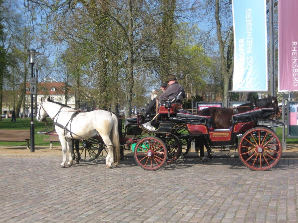 Ferienwohnung LoggiaHaus am Schloss, Schloss- und Seeblick Rheinsberg Exterior foto